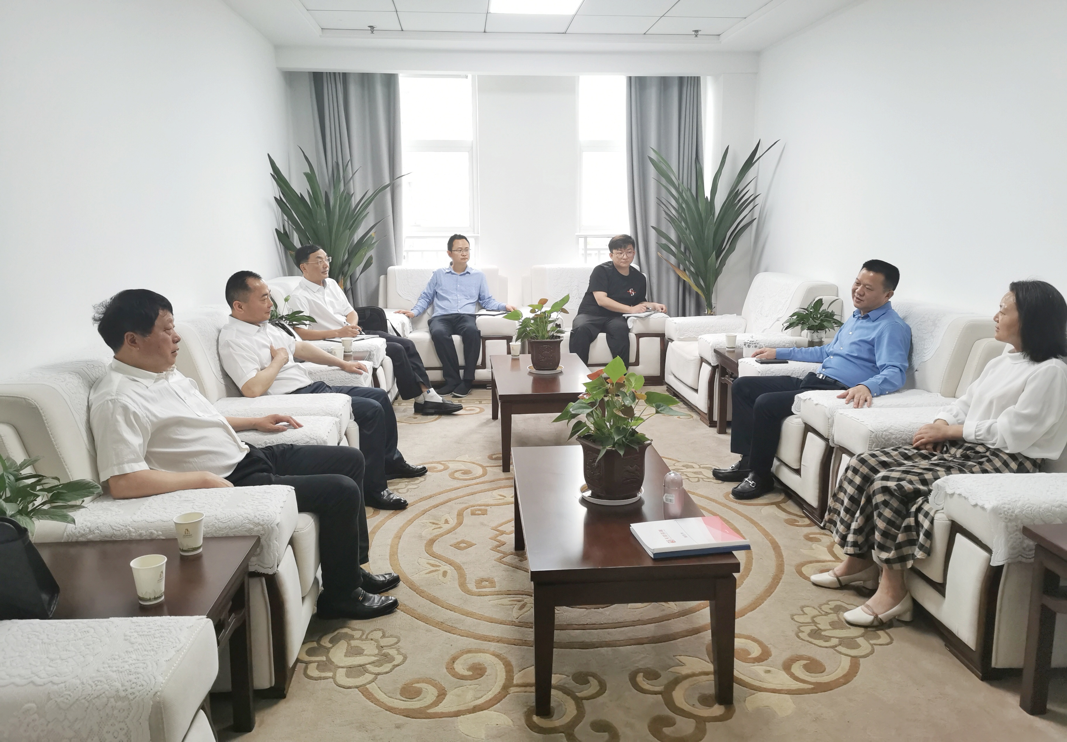 5.11中國工商銀行岳陽分行進行工作座談.jpg 5.11中國工商銀行岳陽分行進行工作座談.jpg